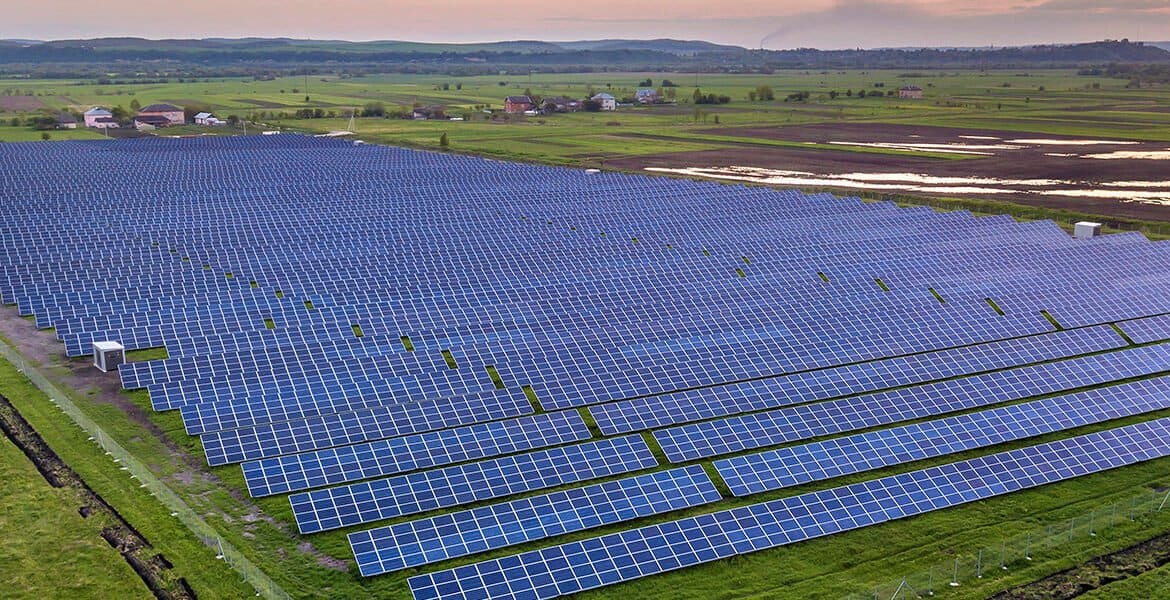 Despite pandemic and supply chain problems, utility-scale solar posts a record in 2021
